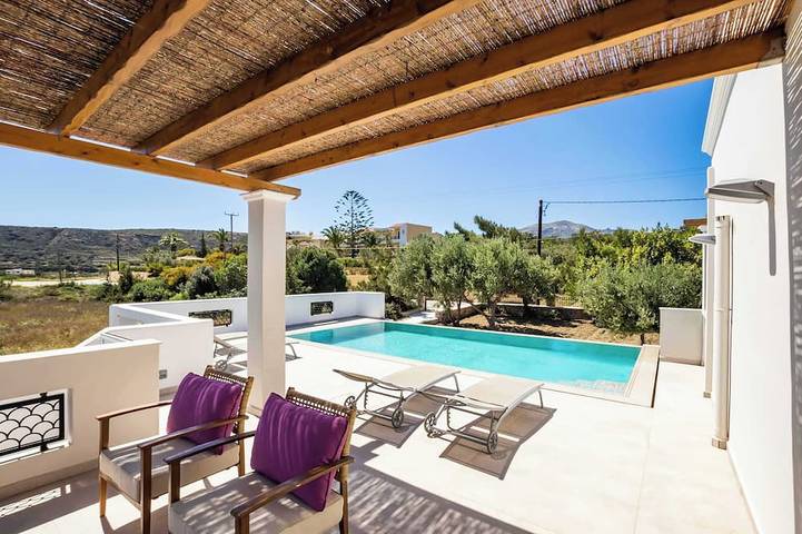 Villa für 4 Personen, mit Pool und Garten sowie Balkon, mit Haustier auf Karpathos