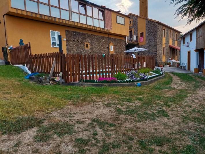 Casa rural para 8 personas, con Terraza además de Jardín y Piscina en Touro  - 3