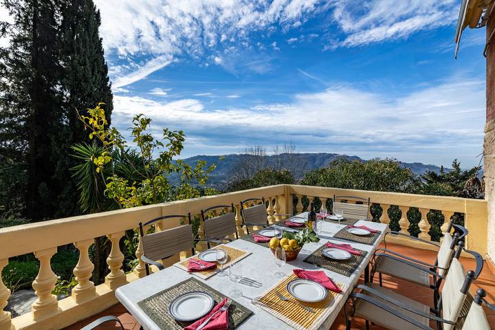 Casa vacanza per 12 persone, con vista oceano e balcone, adatto a famiglie con bambini a Camaiore (Toscana)