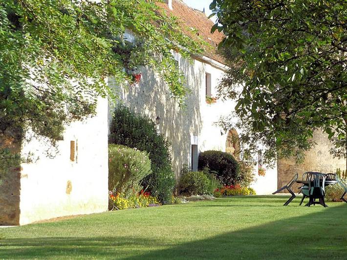 Chambre d’hôte pour 4 personnes, avec jardin ainsi que jacuzzi et piscine, animaux acceptés dans Yonne - 3