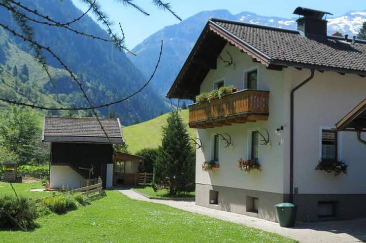 Ferienhaus für 8 Personen, mit Balkon und Garten in Hüttschlag