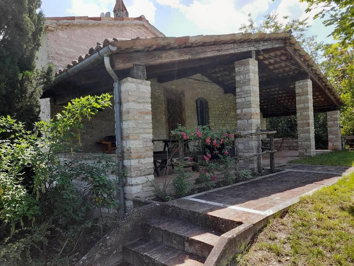 Agriturismo per 6 persone, con piscina e giardino nonché panorama, con animali domestici in Acqualagna