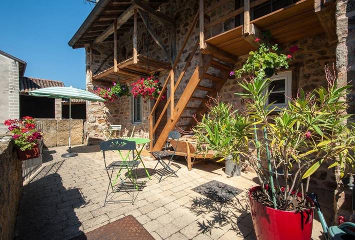 La Maison aux Pierres Levées in Montagny-sur-Grosne, Région de Mâcon