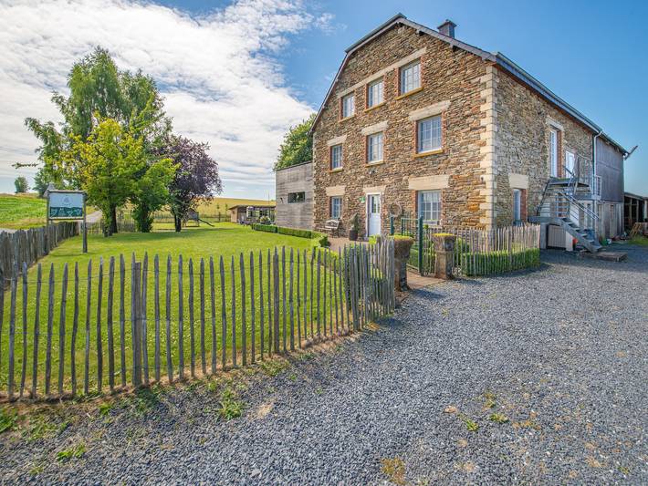 Maison de vacances pour 14 personnes, avec Jacuzzi et Terrasse ainsi que Jardin et Piscine à Bastogne