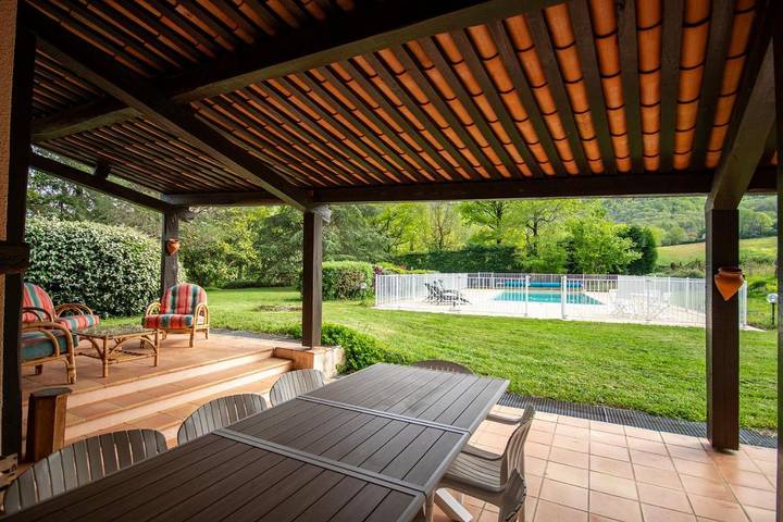 Location de vacances pour 8 personnes, avec piscine ainsi que jardin et vue à Saint-Amans-Soult - 3