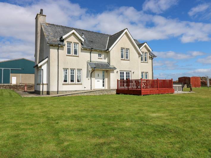 Cottage for 10 people, with garden in Angus