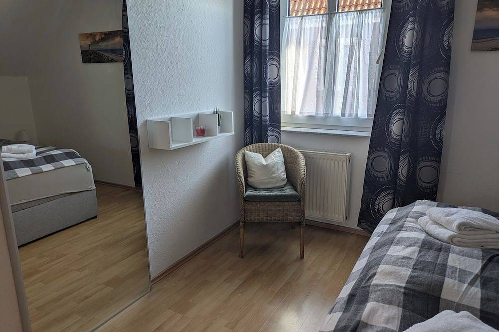 Ferienhaus Klopfer - Platz für 6 Personen und zwei Hunde, 10 Minuten zum Strand in Carolinensiel-Harlesiel, Wittmund