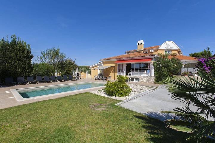 Ferienhaus für 21 Personen, mit Whirlpool und Sauna sowie Garten - 1