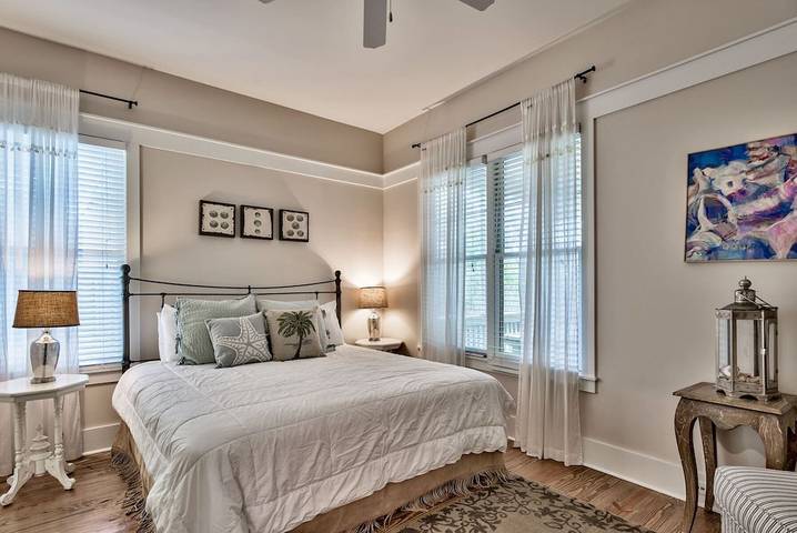 Vacation house for 9 people, with pool in Seaside