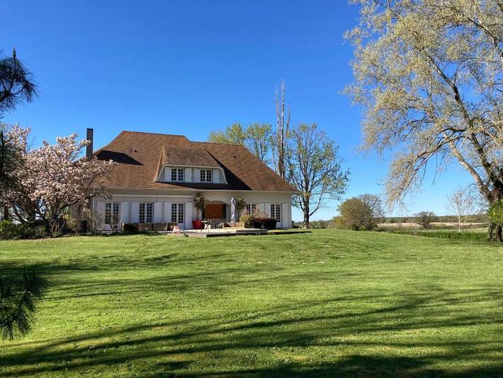 Maison de vacances pour 14 personnes, avec Jacuzzi et Terrasse ainsi que Jardin et Piscine