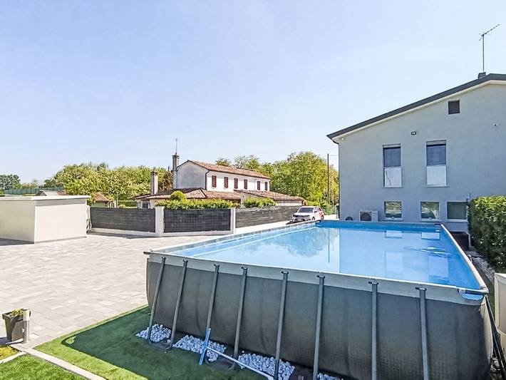 Casa vacanza per 6 persone, con panorama e terrazza nonché giardino, con animali domestici a Preganziol