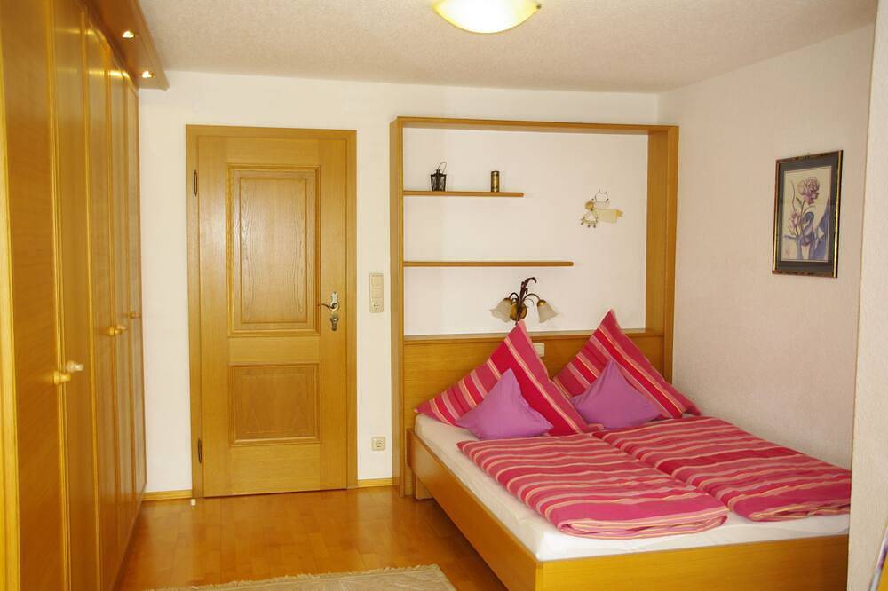 Ganze Wohnung, Schöne ebenerdige Wohnung im Haus Berggruß Ruhpolding für 6 Gäste und 1 Haustier in Ruhpolding, Bayerische Alpen