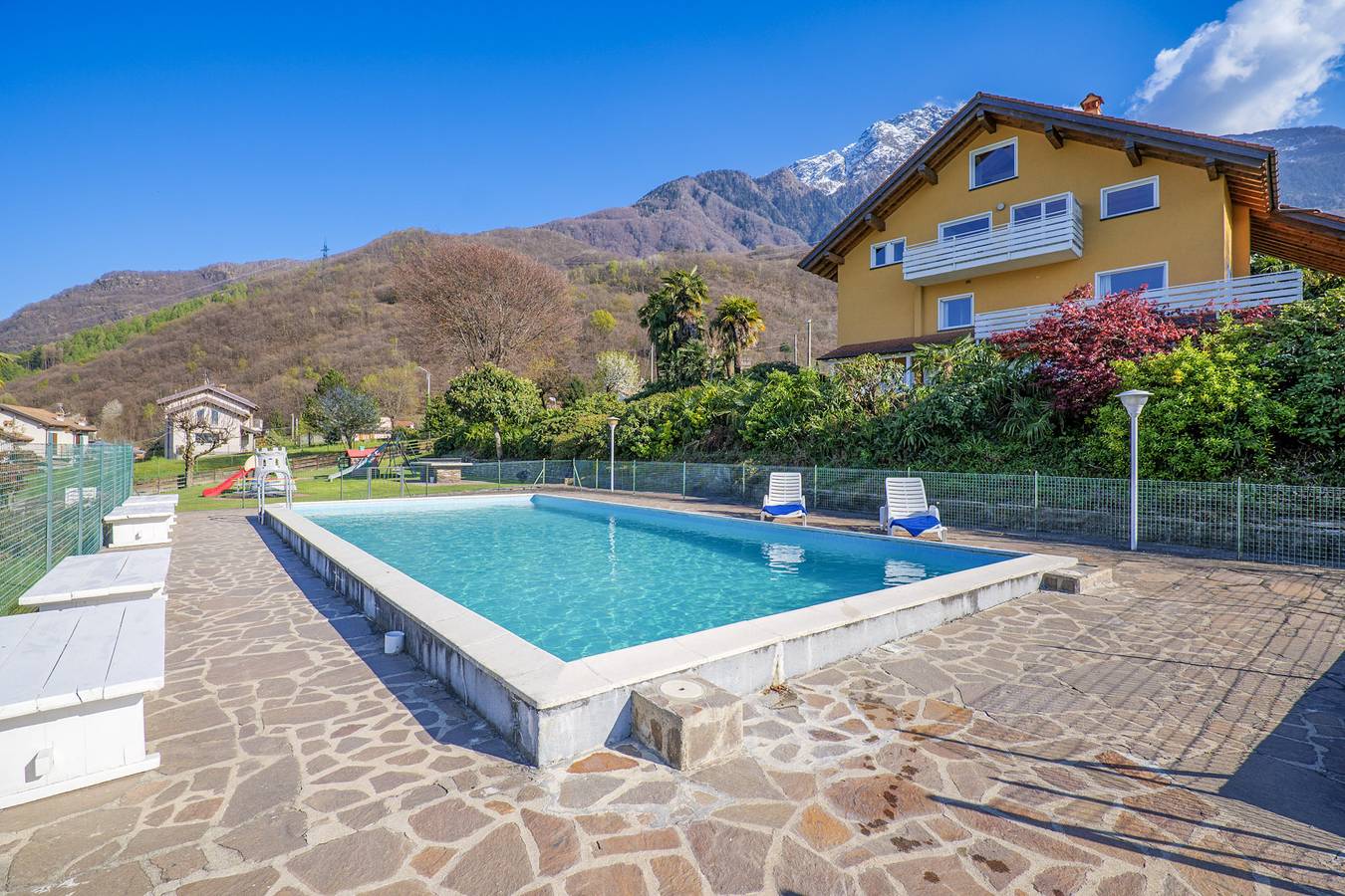 Appartamento intero, Appartamento vacanze per 8 persone con vista lago in Colico, Alpi Orobie Occidentali