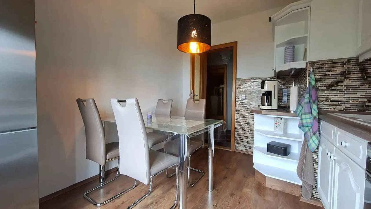 Ganze Ferienwohnung, Gemütliche 70 m² große Wohnung mit Parkplatz, WLAN und in der Nähe des Flusses und eines Restaurants in Staßfurt, Magdeburger Börde