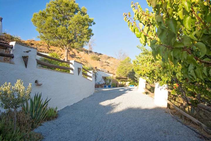 Casa rural para 3 personas, con Balcón y Terraza además de Jacuzzi y Jardín en Comarca de Guadix - 4