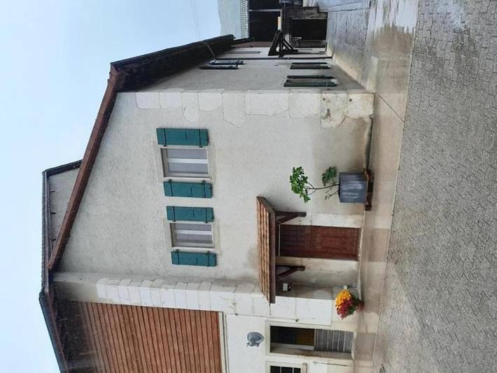 Gîte pour 6 personnes, avec terrasse dans Luins - 4