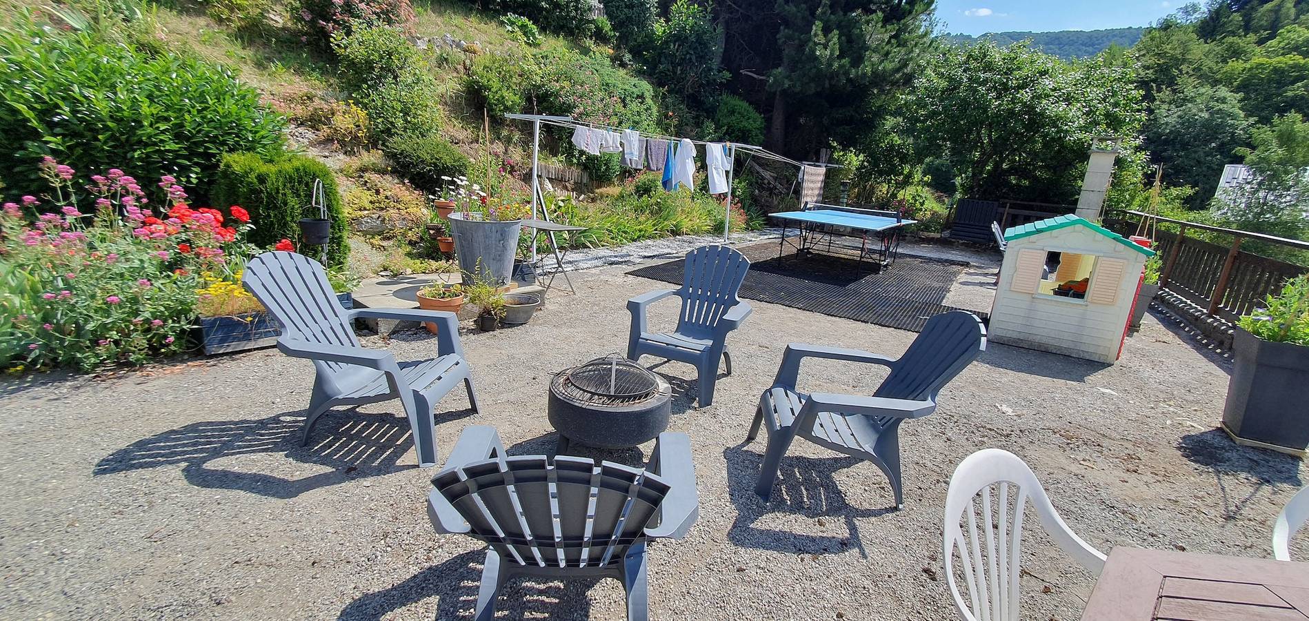 Apartamento entero, Apartamento «Le Colporteur» con vistas a la montaña, terraza privada y Wi-Fi in Aillon-le-Jeune, Chambéry region