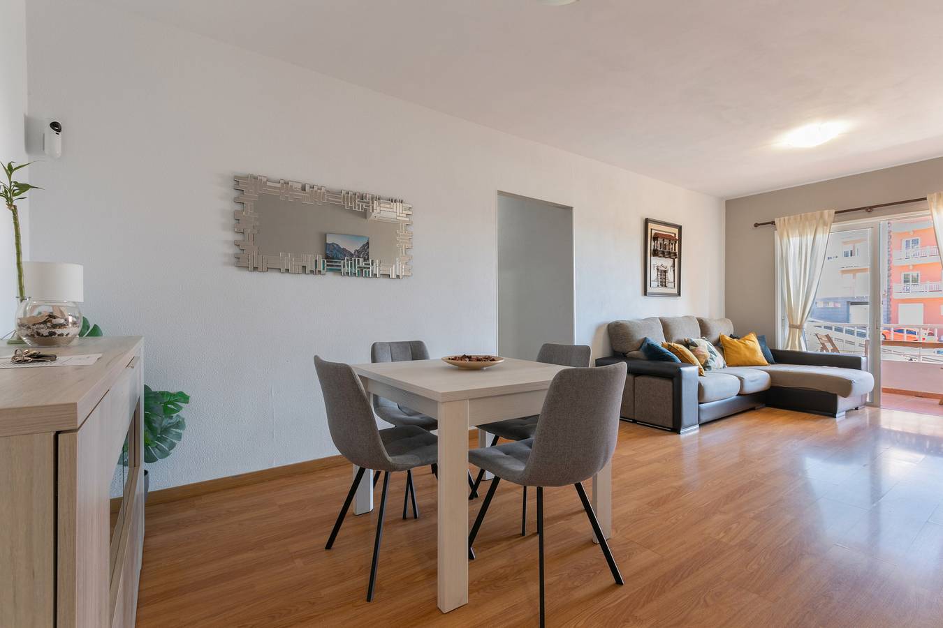 Apartamento entero, Vacaciones 'Brisas Del Mar Eddy' con vistas a la montaña, Wi-Fi y aire acondicionado in Punta Larga, Candelaria