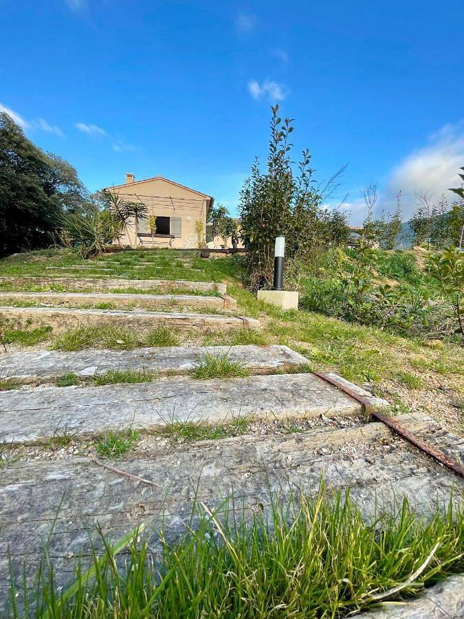 Location de vacances pour 6 personnes, avec vue ainsi que jardin et piscine, animaux acceptés à Cauro - 4