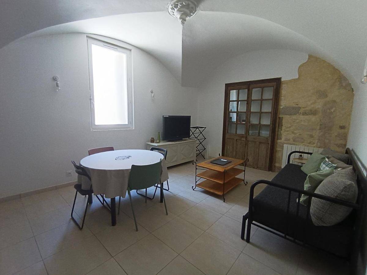 Appartement entier, Dans maison de maître, appartement indépendant. in Montfrin, Région de Nîmes