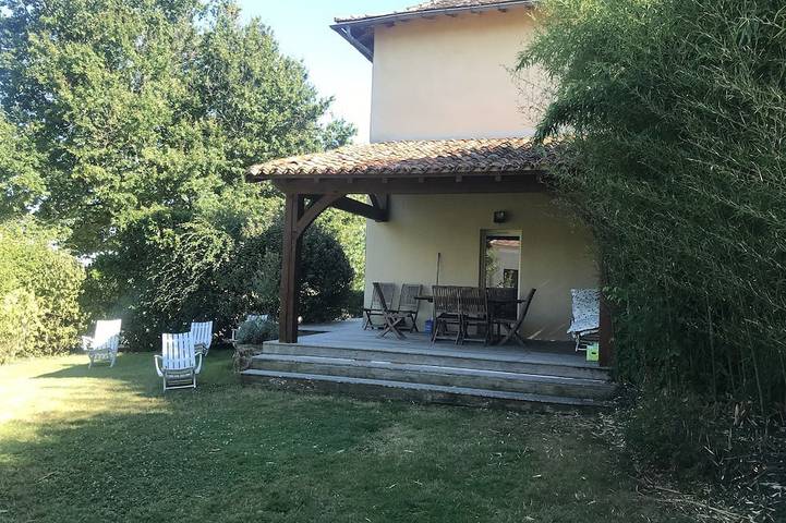 Gîte pour 6 personnes, avec terrasse ainsi que jardin et piscine à Saint-Rémy (Dordogne)