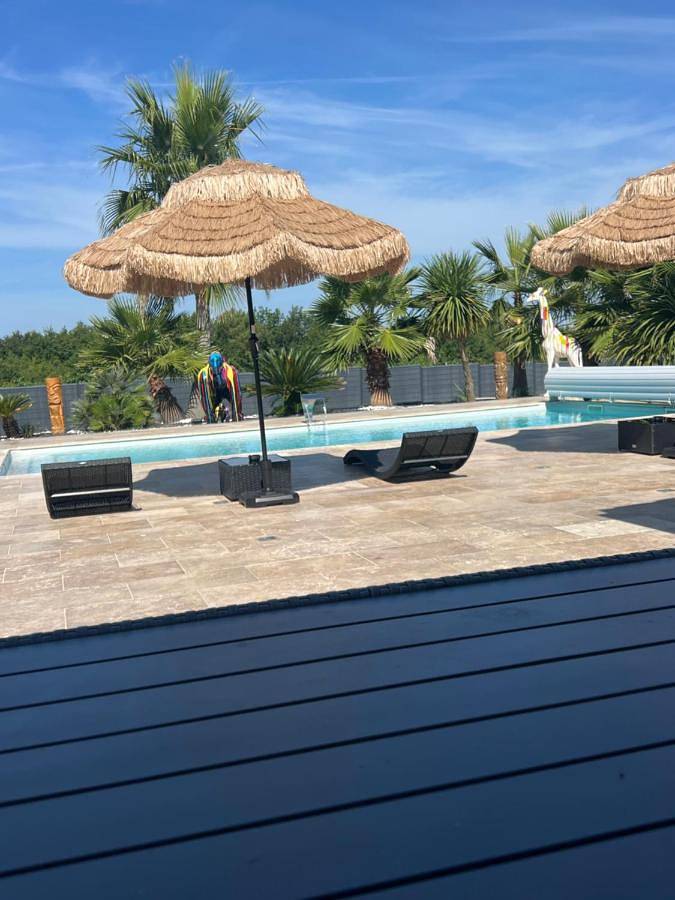 Location de vacances pour 8 personnes, avec jardin ainsi que vue et piscine à Duras - 4