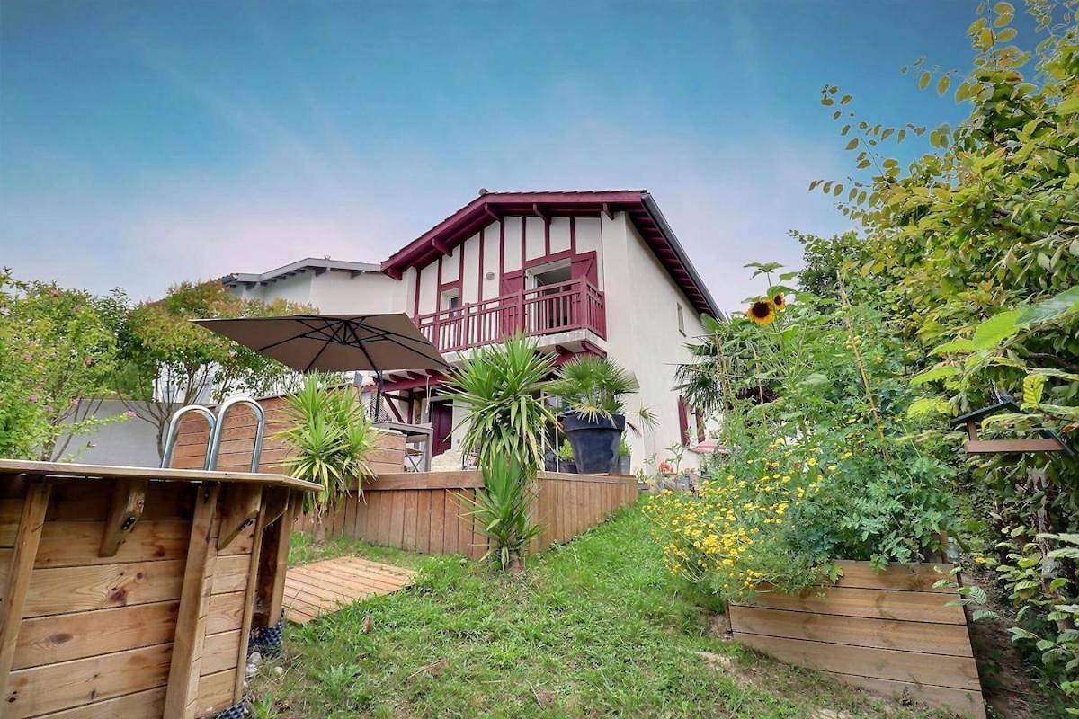 Two-Bedroom House in Arbonne, Région de Bayonne