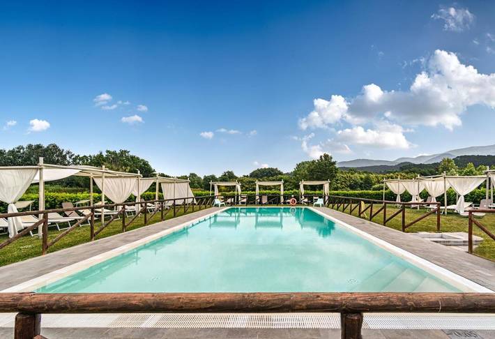 Appart’hôtel pour 7 personnes, avec Terrasse et Jardin ainsi que Piscine et Vue à Lucca