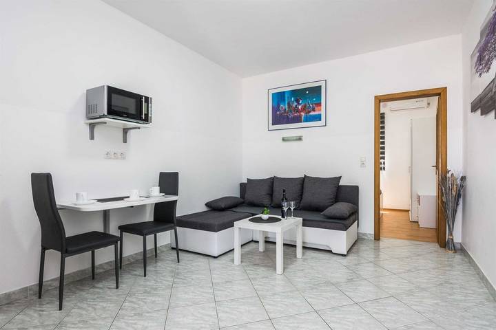 Ferienwohnung für 4 Personen, mit Balkon/Terrasse und Terrasse auf Vir - 3
