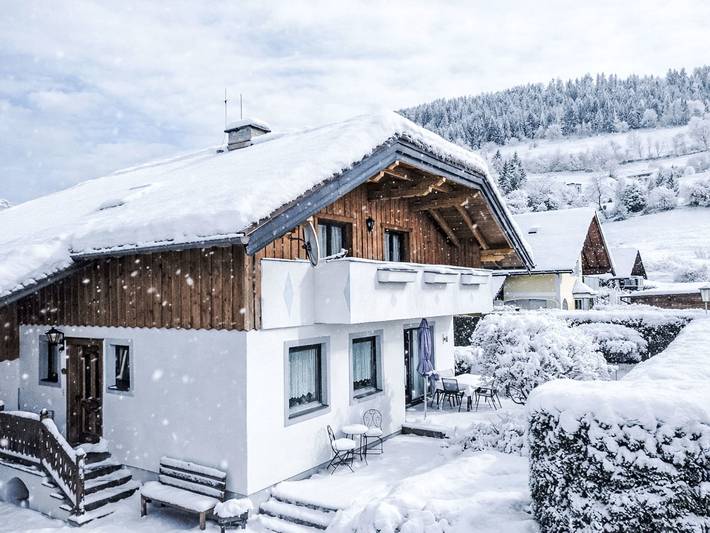Ferienwohnung für 5 Personen, mit Balkon und Garten sowie Ausblick in Öblarn
