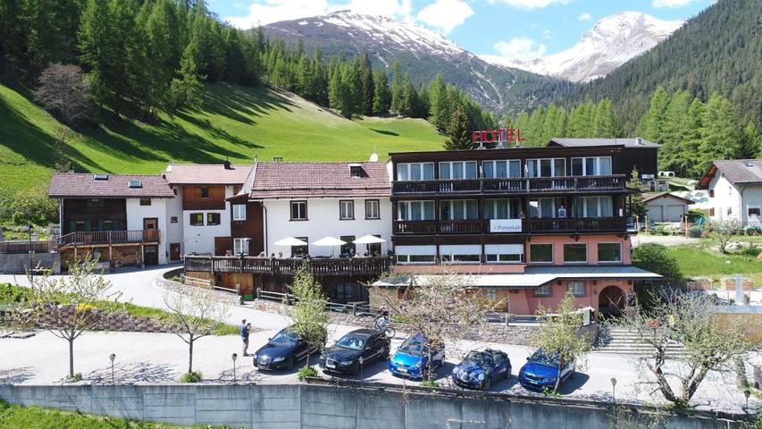 Hotel für 4 Personen, mit Balkon und Terrasse sowie Garten und Ausblick in Davos - 2