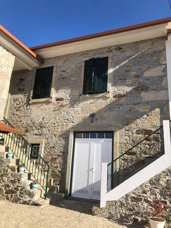Casa rural para 4 personas, con vistas y piscina además de terraza y jardín en Vale de Cambra