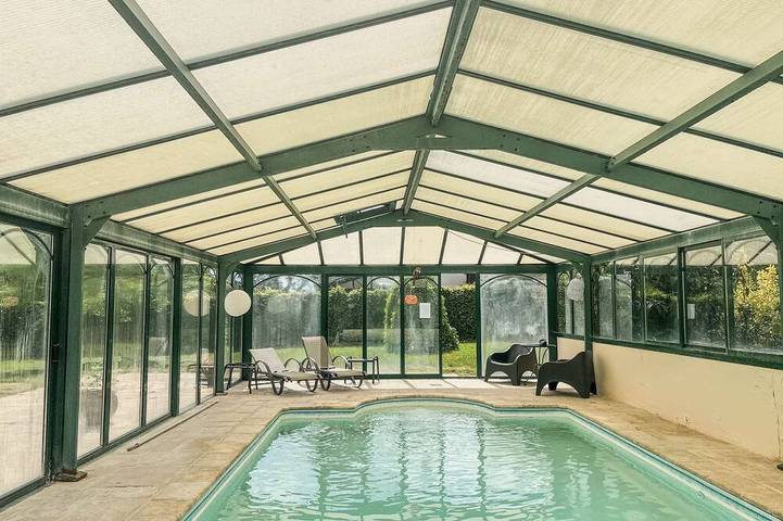 Location de vacances pour 10 personnes, avec terrasse ainsi que piscine et jardin dans Saint-Sulpice-sur-Risle