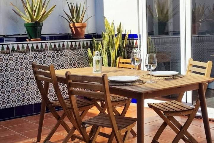 Entire apartment, Charming Andalusian house near beach with private patio in Málaga (Este), Malaga