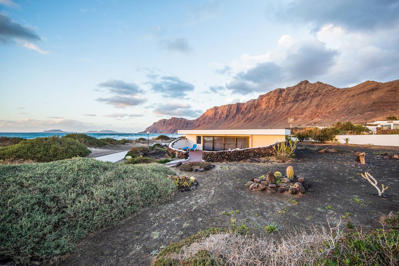 Famara Sunset Bungalow in Playa Famara, Teguise