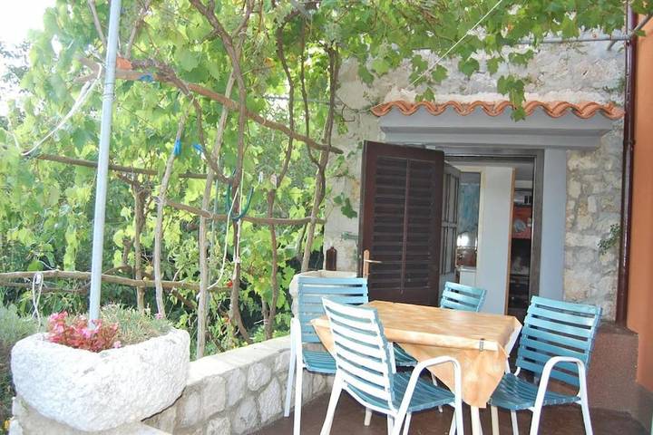 Ferienhaus für 6 Personen, mit Terrasse in Valun