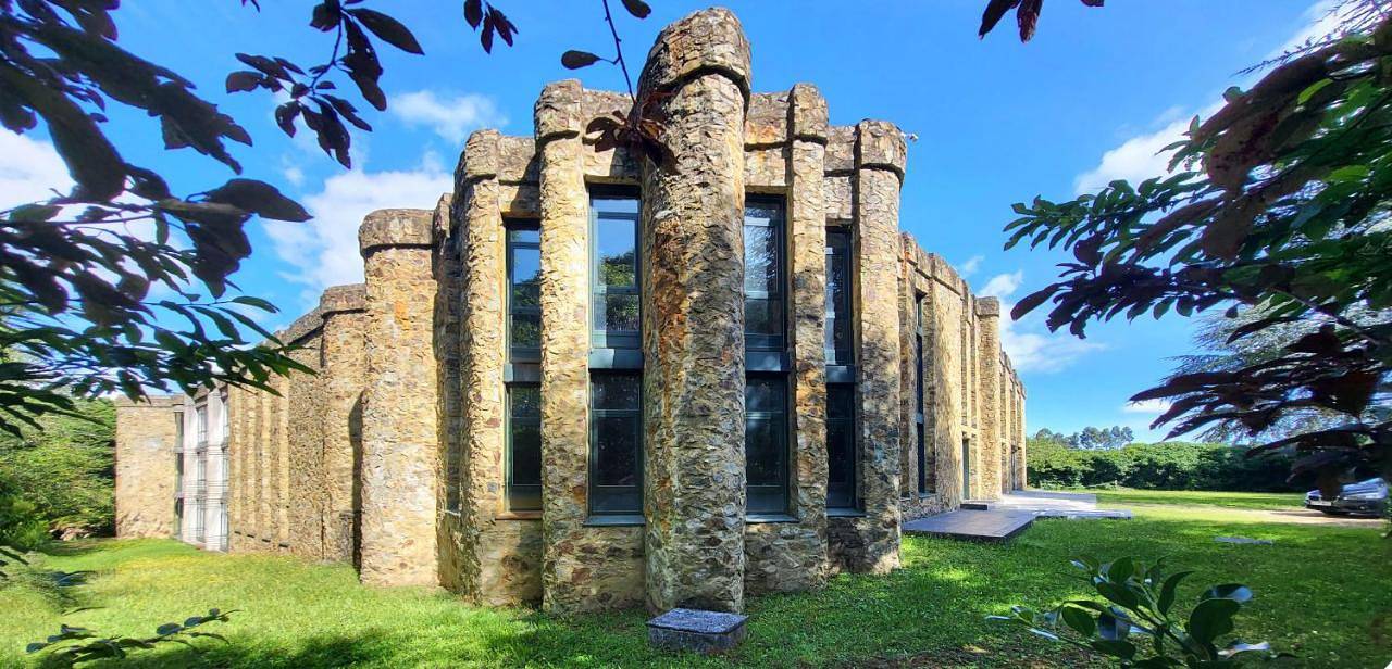 Ag Casa O Remanso de Pedreira con finca 20000 m2 in Carballo, Costa de Galicia