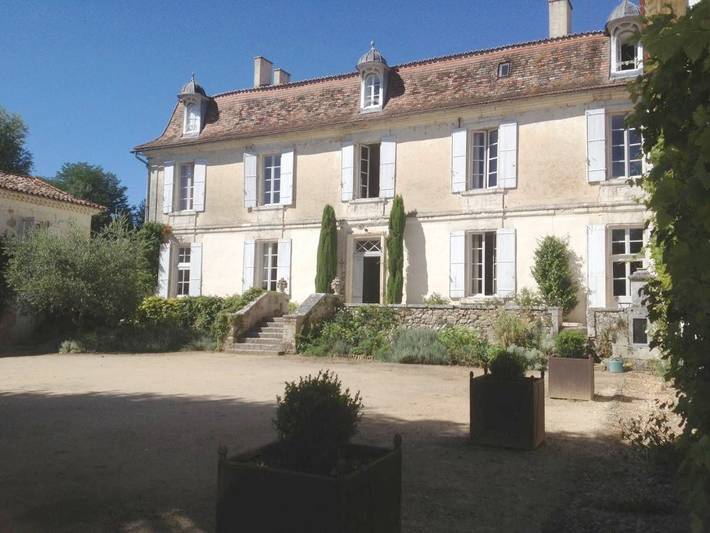 Location de vacances pour 2 personnes, avec piscine et vue ainsi que jardin et terrasse à Vanxains - 4