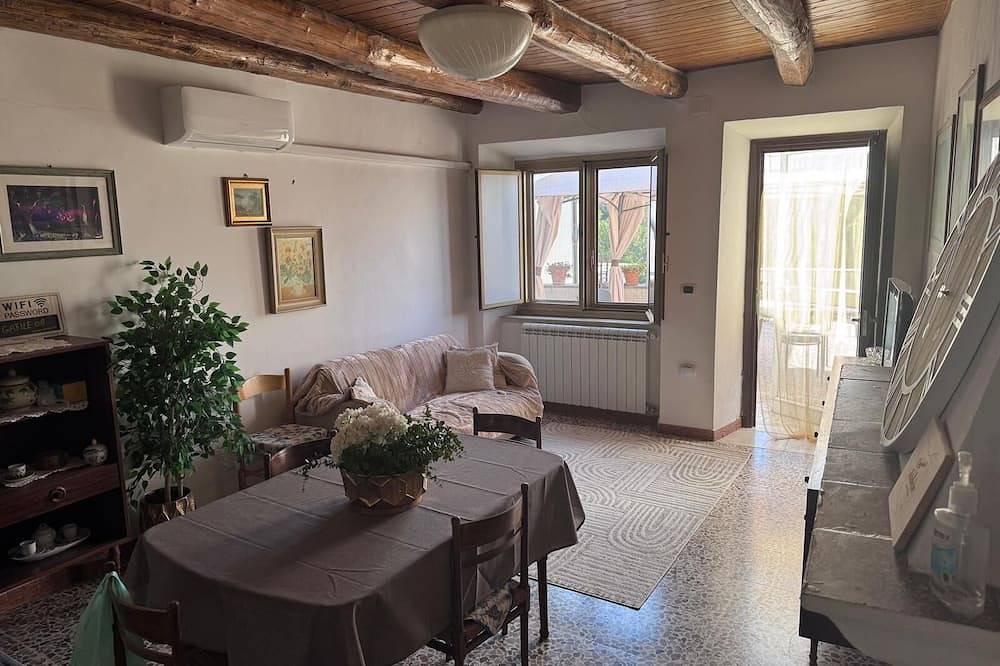 Small paradise surrounded by greenery just a stone's throw from the sea in Coreno Ausonio, Frosinone Provinz