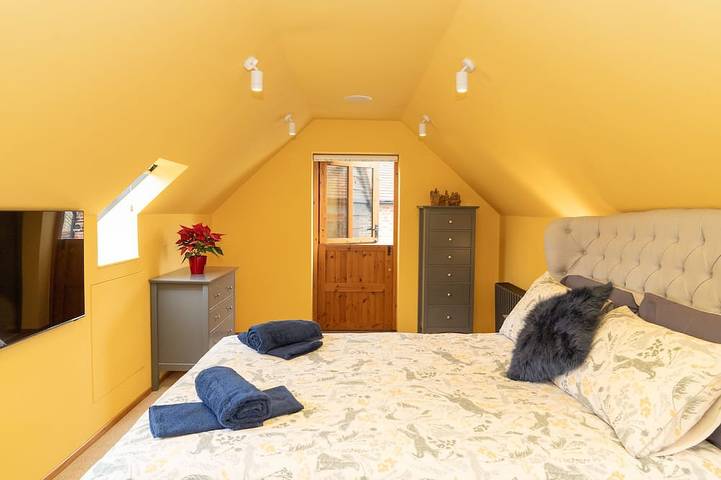 Matties Loft - peaceful, private garden/hot tub, swimming lake, Spa and wellness in Bletchingley, Surrey