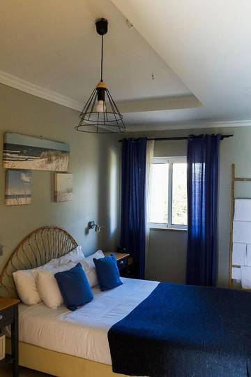 Ferienwohnung für 2 Personen, mit Pool und Garten sowie Ausblick in Arrifana