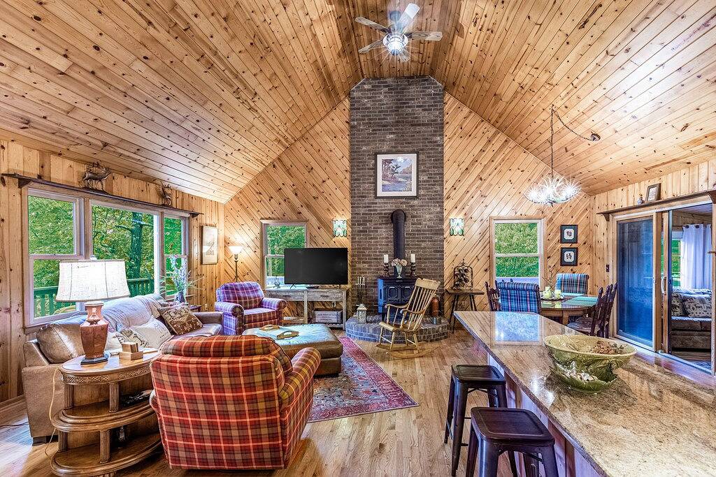 Serene & secluded 2-Story home with covered porch, firepit & telescope in Macon County