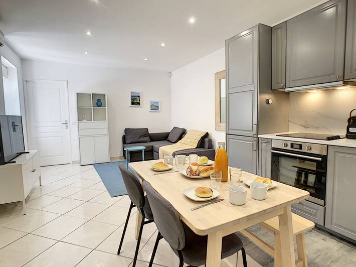Entire apartment, N&J - Urban Sun - Central - Very close sea in Nice (France), Mediterranean Coast (France)
