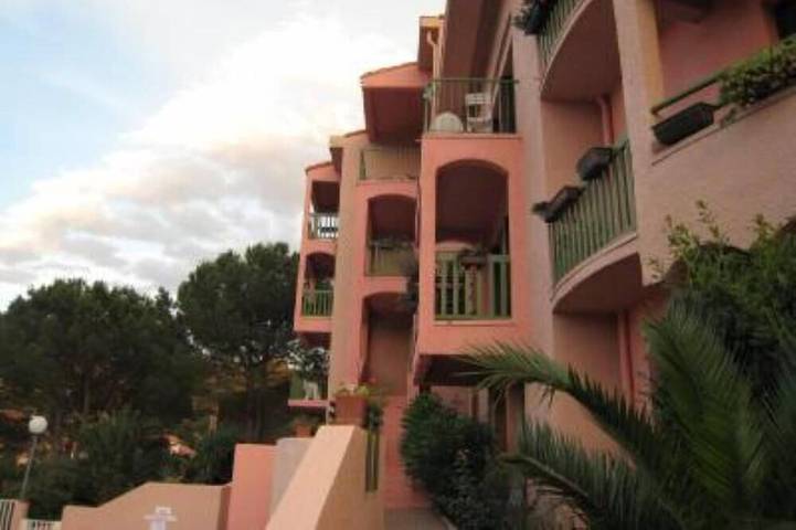 Ferienwohnung für 4 Personen, mit Pool und Garten sowie Balkon in Collioure