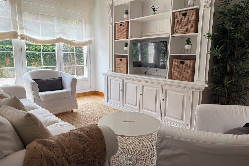Entire apartment, 2-bedroom apartment with garden & parking in Urkizaur, Bakio