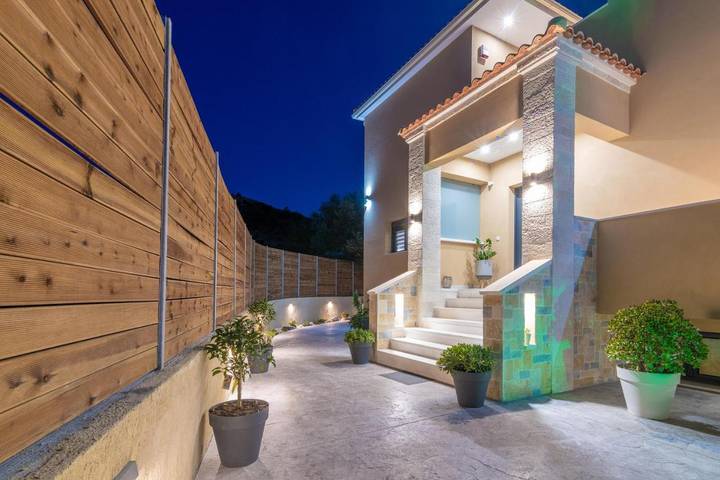Ferienhaus für 10 Personen, mit Balkon und Whirlpool sowie Terrasse und Pool in Kalamaki - 3
