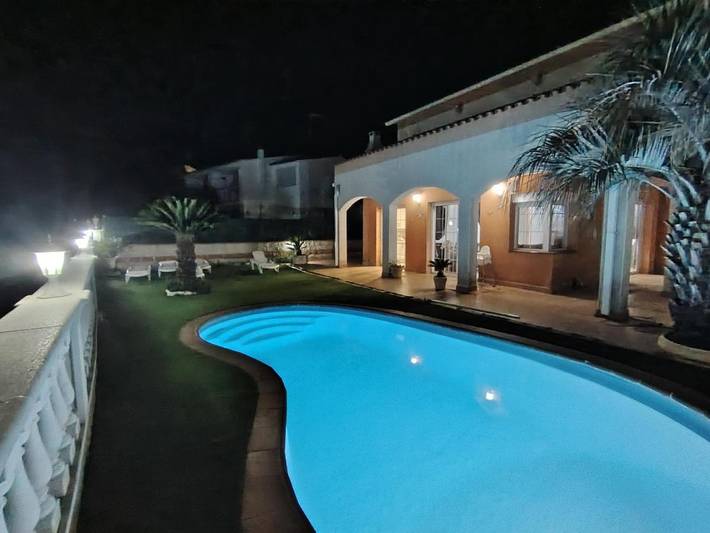 Casa de vacaciones para 8 personas, con vistas además de jardín y piscina, Se admiten mascotas - 1