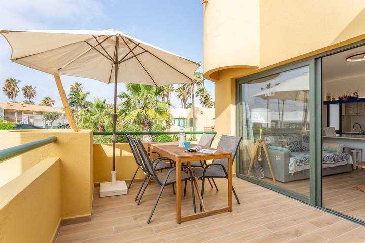 Entire apartment, Holiday Apartment 'Casa Del Caballero' with Shared Pool, Private Terrace and Wi-Fi in Corralejo, La Oliva