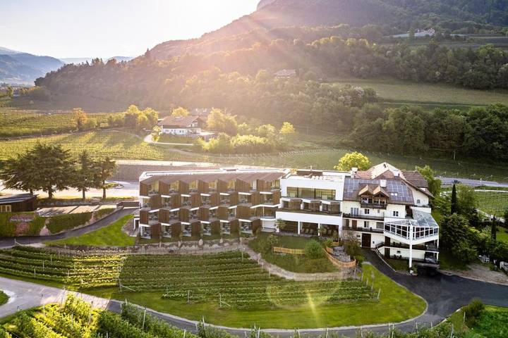 Appartamento per 3 persone, con giardino e panorama nonché sauna e piscina, con animali domestici in Montagna