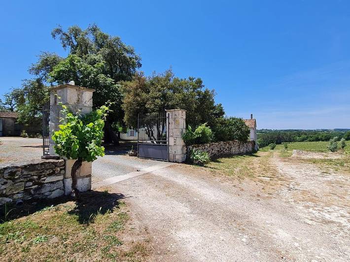 Location de vacances pour 10 personnes, avec piscine ainsi que vue et jardin à Pomport - 3